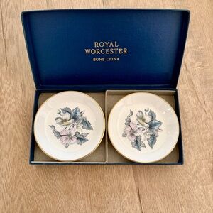 2 PCS ROYAL WORCESTER FINE BONE CHINA ENGLAND DAHLIA‎ MINI PLATES DISHES 4” NIB